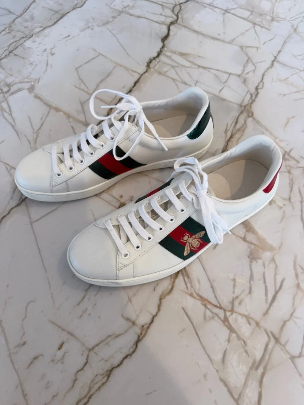 Gucci Ace Men's Sneakers with ribbon stripe and iconic bee motif